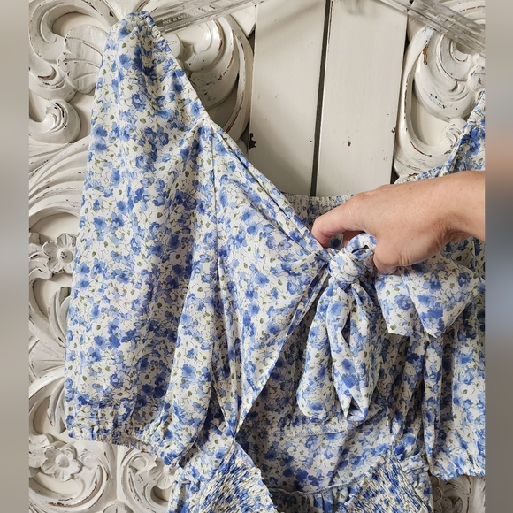NWT! Floral tie back dress - Picture 11 of 16